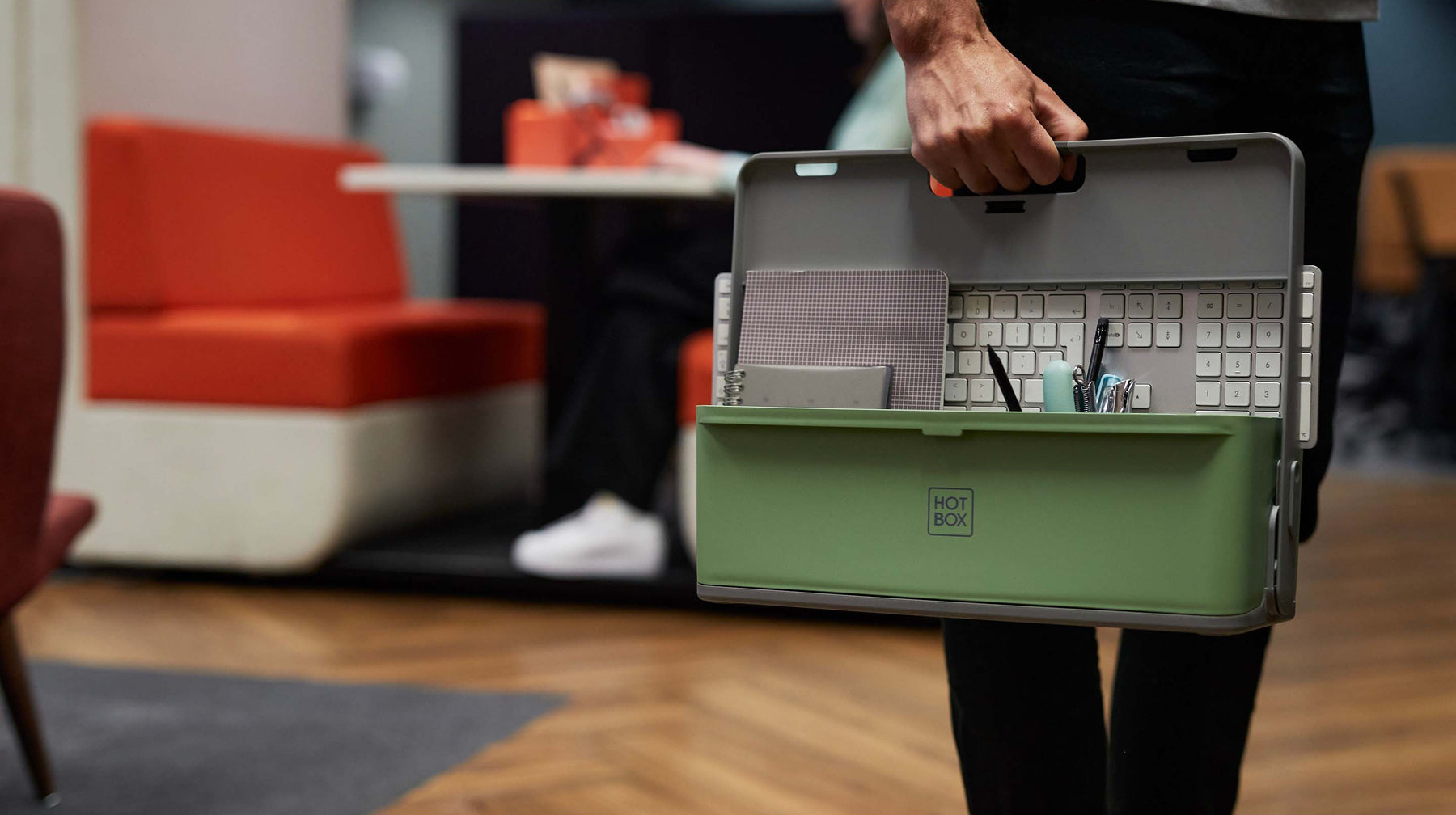 Zwiększ możliwości swojego zespołu dzięki Hotbox - Dzisiejsi pracownicy cenią sobie elastyczność, dzięki Hotbox możesz zbudować solidną, hybrydową siłę roboczą, która szuka korzyści płynących z nowoczesnych biur i pracy w domu. Daj swoim pracownikom najlepsze narzędzia do pracy.
